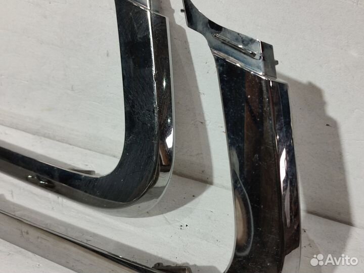 Молдинг переднего бампера верхний левый LADA Vesta
