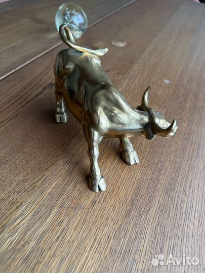 Бык бронзовый с Уолл-стрит