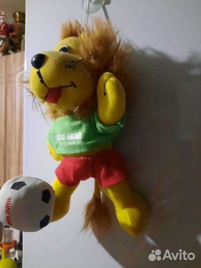 Лев-футболист, мягкая игрушка