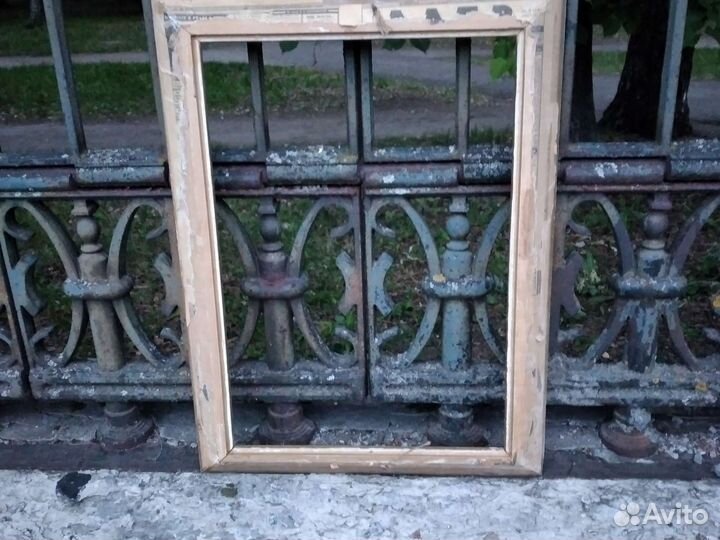 Старинная багетная рама. Дерево