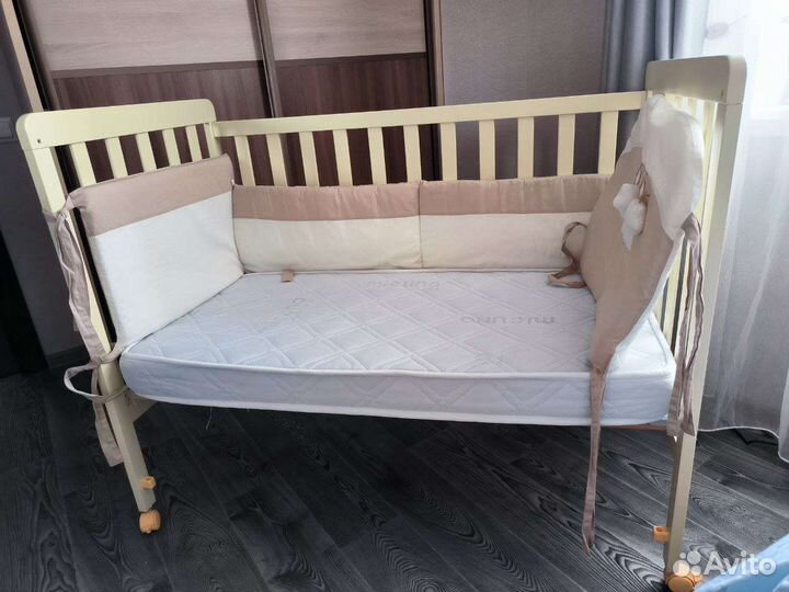 Детская кровать с матрацем и мягкими бортами