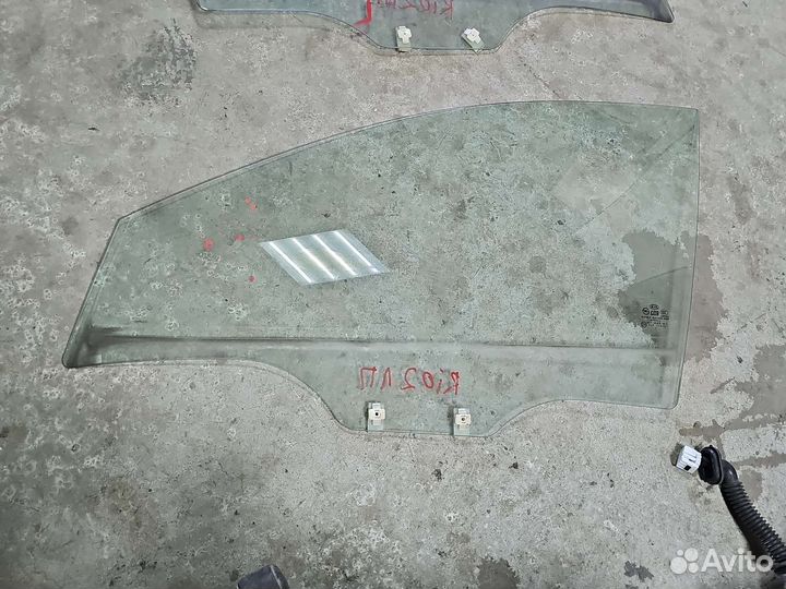 Стекло двери переднее левое kia Rio 2 2005-2011