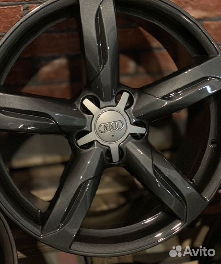 Литые диски Audi R18