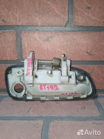 Ручка двери внешняя toyota carina AT192 5AFE FR/LH