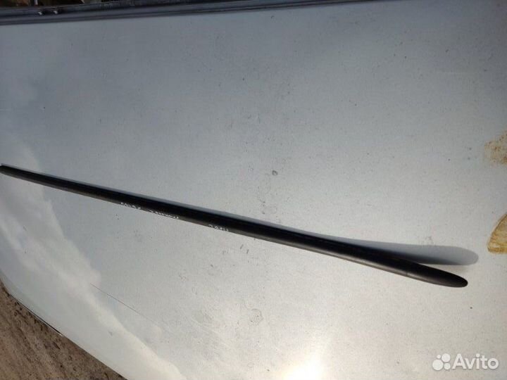 Молдинг двери передний левый Ford Mondeo 2 лифтбек