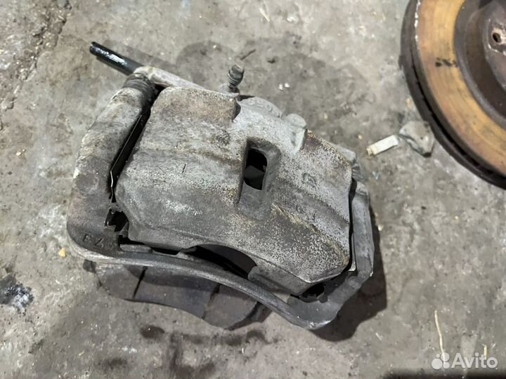 Суппорт тормозной Nissan X-Trail T31