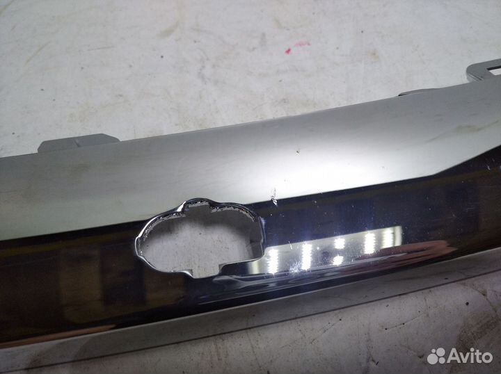 Накладка переднего бампера Chrysler 300C 2004-2010