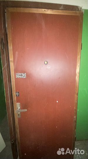Дверь входная металлическая б/у