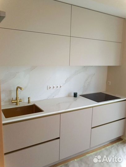 Кухня в потолок