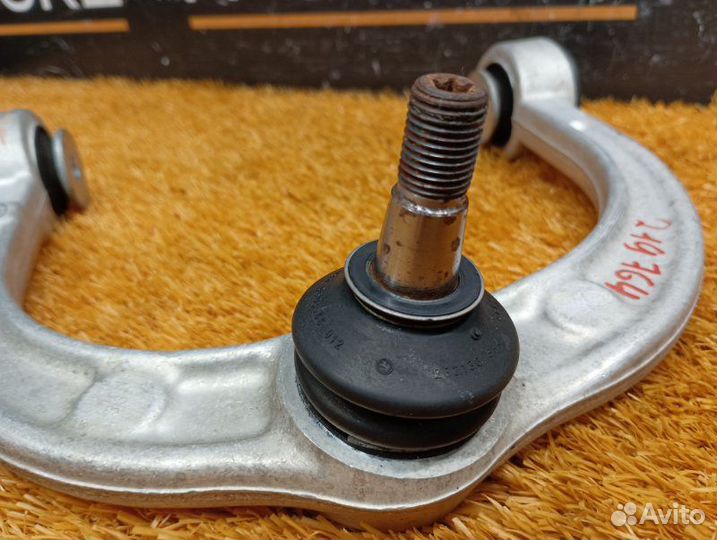 Рычаг подвески верхний передний правый