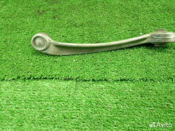 Рычаг передний правый передний верхний VAG 552