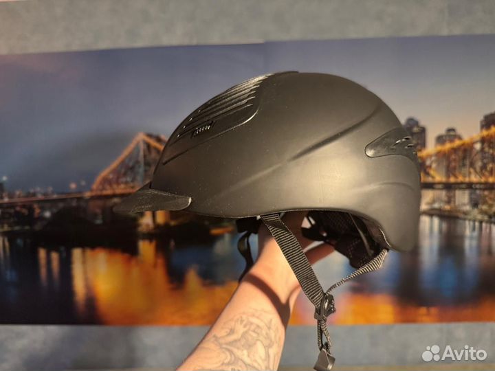 Каска для верховой езды