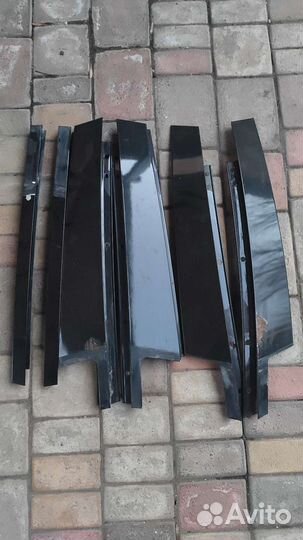 Накладки на стойки и радиаторную решетку BMW E90