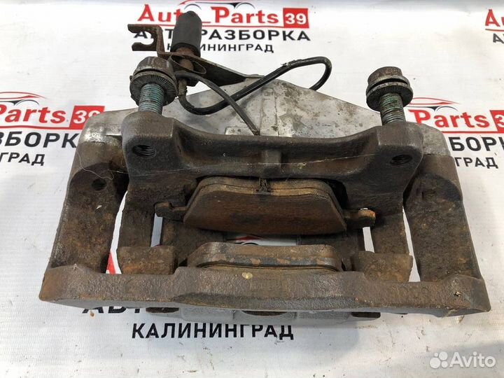 Суппорта передняя Audi A6 C5 2.5 TDI BDH 2004