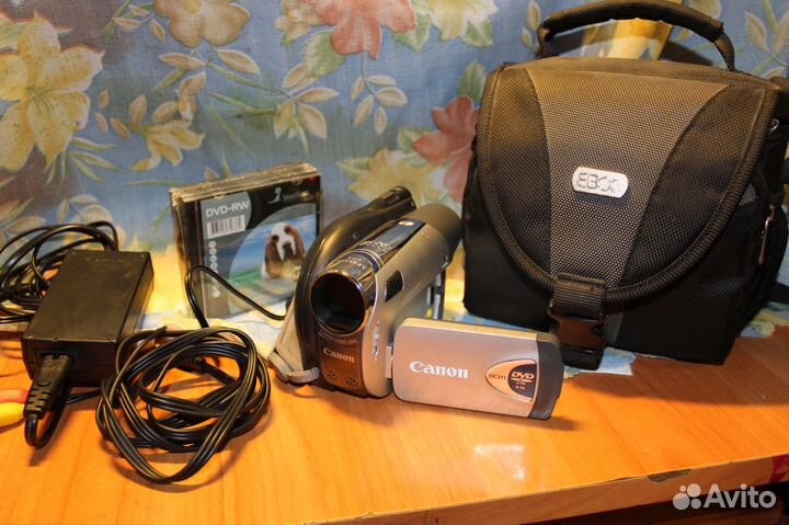Видеокамера Canon DC311