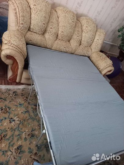 Кожаный диван и 2 кресла