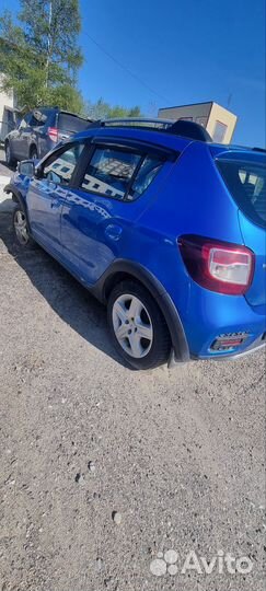 Renault Sandero Stepway 1.6 МТ, 2016, битый, 100 000 км