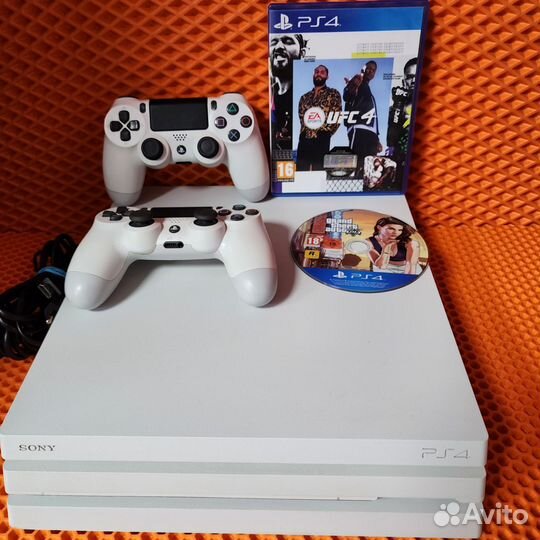 Sony PS4 Pro+ 2 джойстика +2 диска