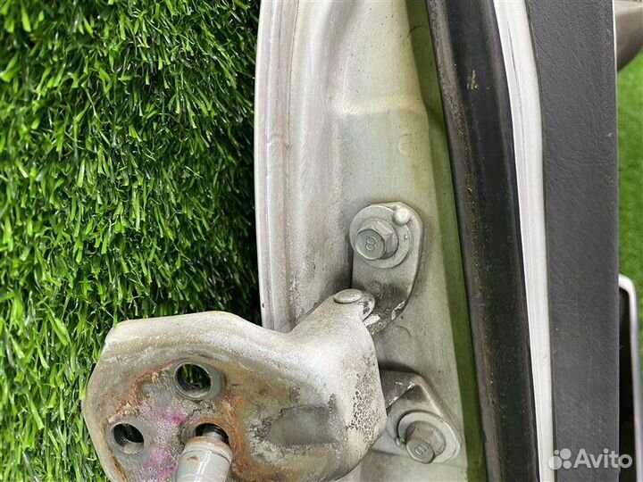 Петли двери передние правые Mazda Bongo SK22M R2