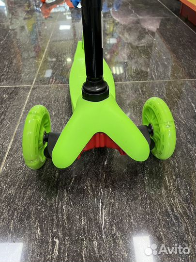Самокат детский трехколесный со светящимися колеса