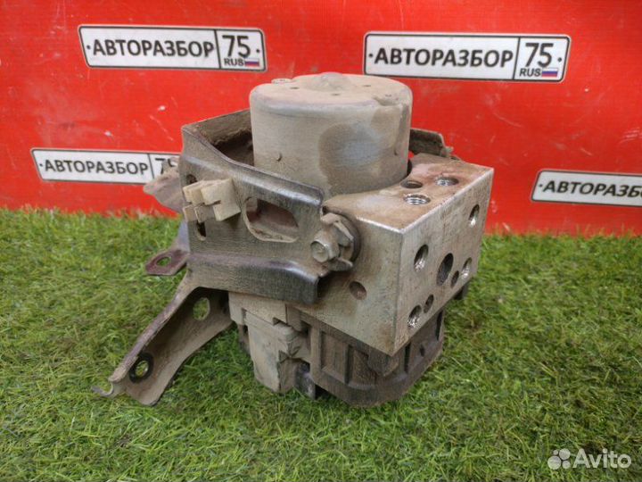 Блок abs Nissan Wingroad vhny11 QG18DE 2000