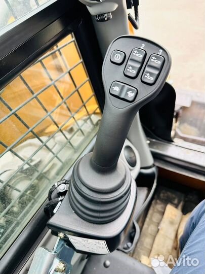 Мини-погрузчик CASE SV300B, 2022