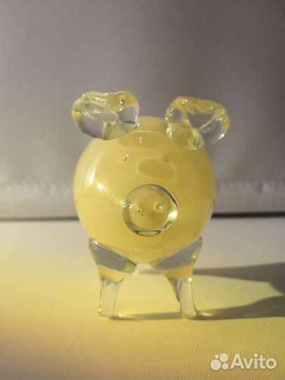 Фигурка свиньи из стекла