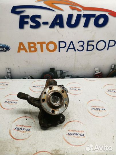 Кулак поворотный передний правый Volvo V60 2.0