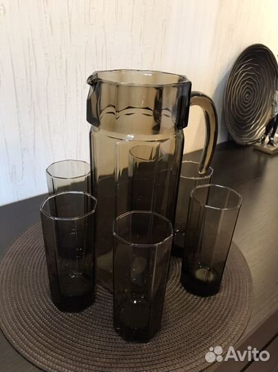 Кувшин со стаканами