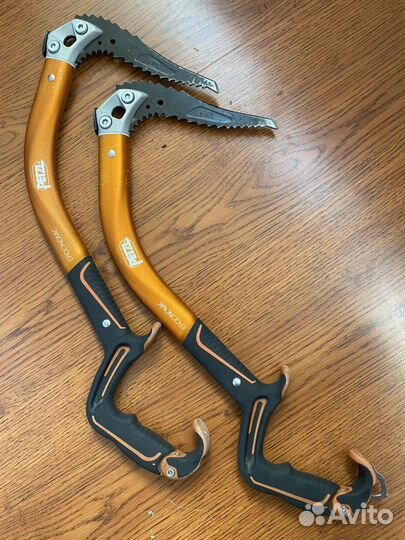 Ледовый инструмент Petzl Ergonomic