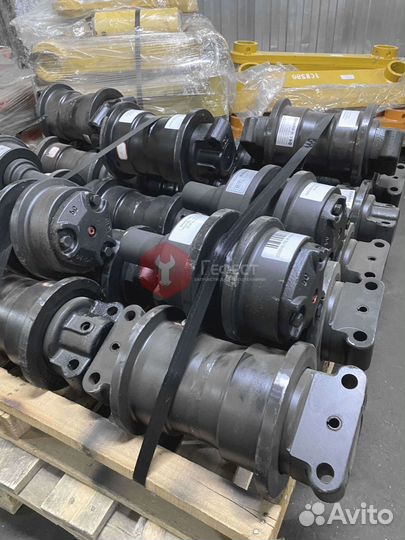 Каток поддерживающий Komatsu PC400-7 KM3537