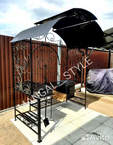Мангал с крышей
