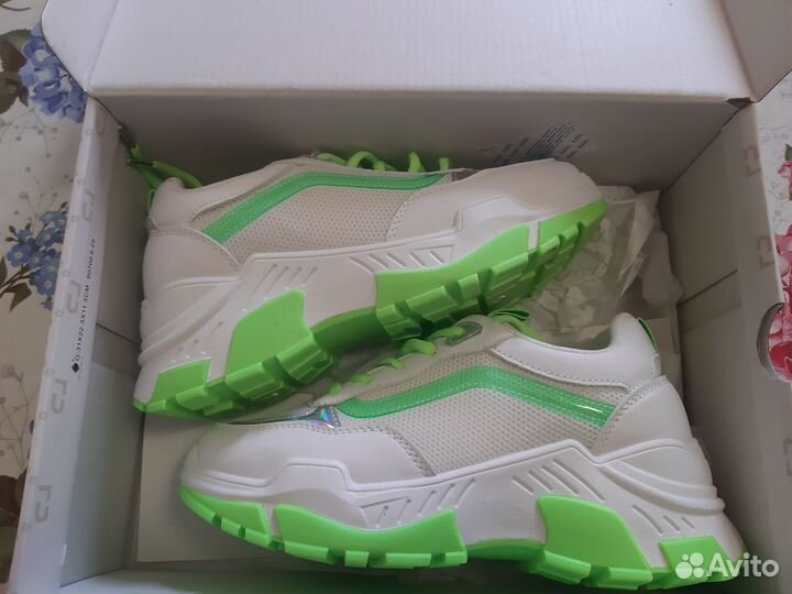 Кроссовки новые 36 размер