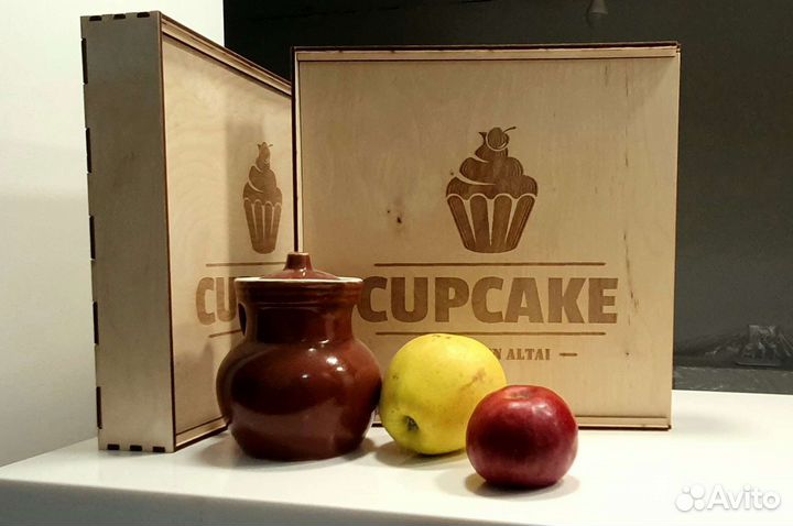 Коробка из дерева под пироженное