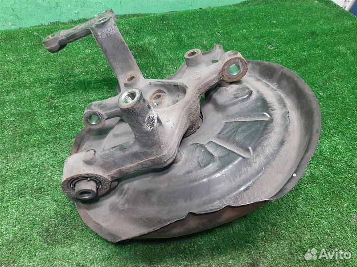 Кулак задний правый volkswagen Golf Plus 2006