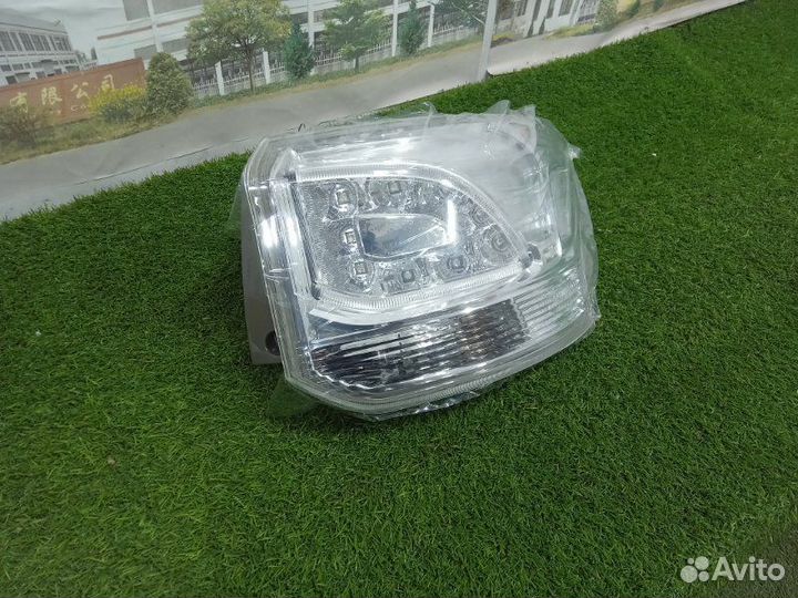 Фонарь задний правый Mitsubishi Outlander 2014