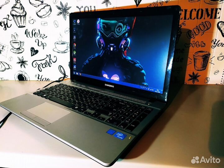 Samsung NP300E5V - Core i3-3 Gen \ 4 озу \ 250 HDD