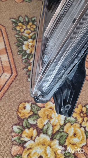 Фара на Тойота esquire