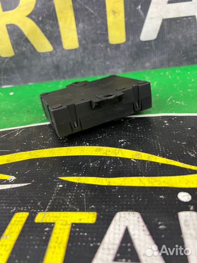 Блок управления крышкой багажника Kia Carnival 3