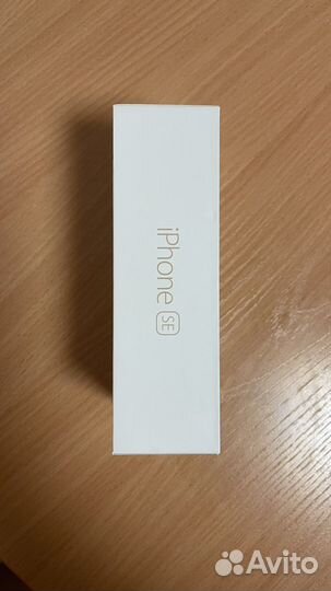 Коробка от iPhone SE