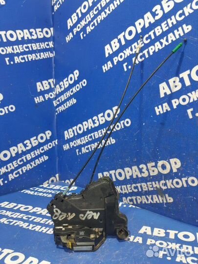 Передний левый замок двери Toyota Matrix кроссовер