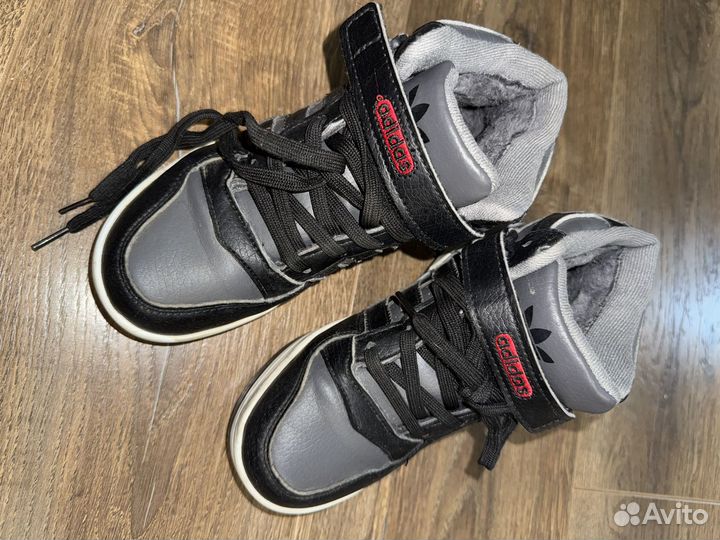 Кроссовки adidas зимние