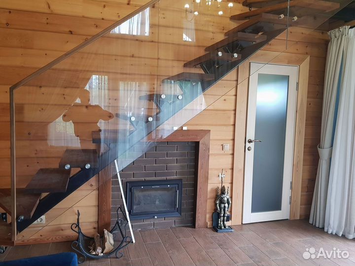 Стеклянное ограждение для лестницы