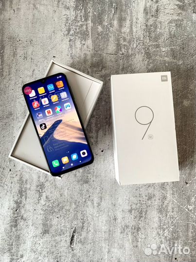 Xiaomi Mi 9 SE, 6/128 ГБ