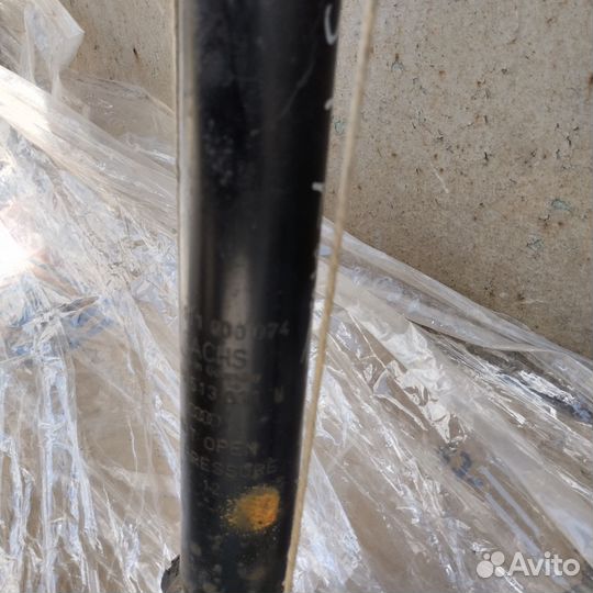 На WV Passat B5 универсал зад амортизатор