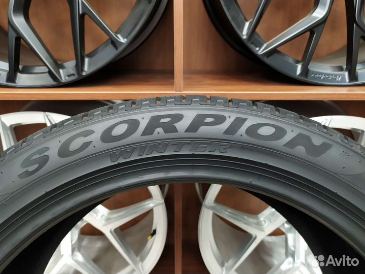 Pirelli Scorpion Winter 285/40 R22 и 325/35 R22 114W