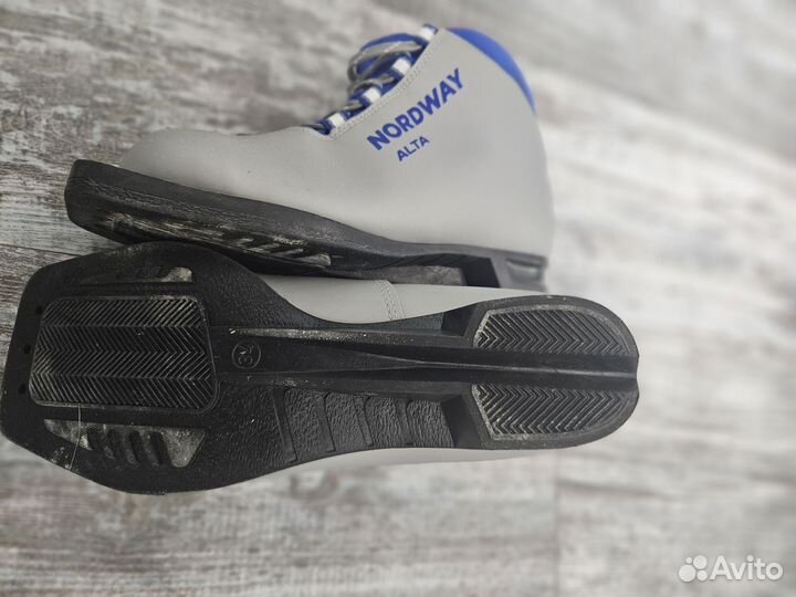 Лыжные ботинки