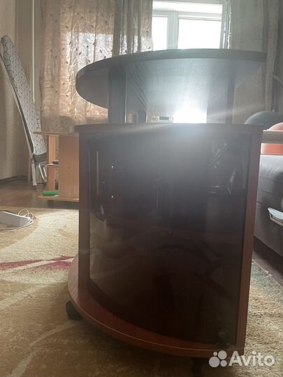 Тумба (стеклянные дверцы на магнитных замках )