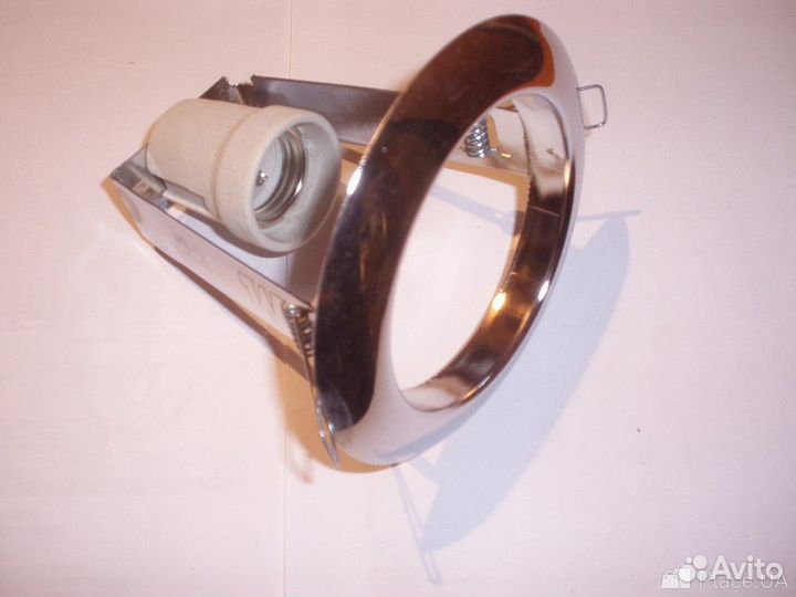 Точечный светильник. Лампа зеркальная