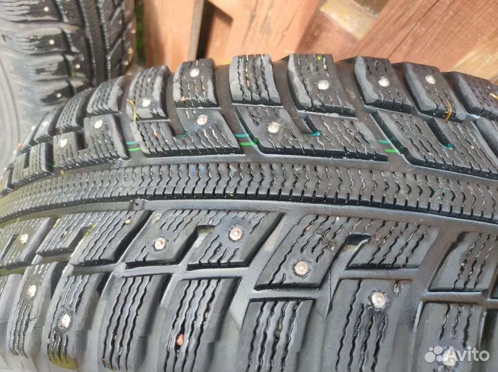 Kumho I'Zen KW22 215/65 R16 98T